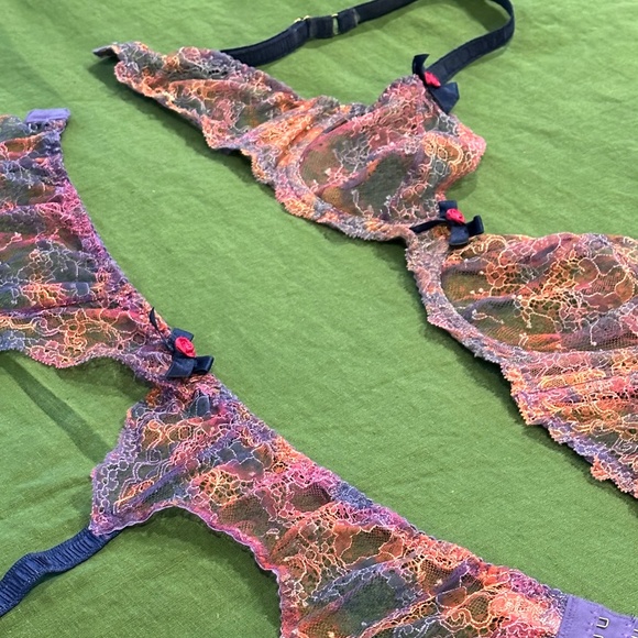 Agent Provocateur Phoenix bra and garter belt - Picture 2 of 5